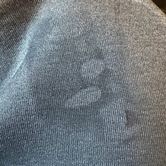 Patagonia R1 daily zip fleece. Womens medium. see flaw on back - Picture 3 of 4